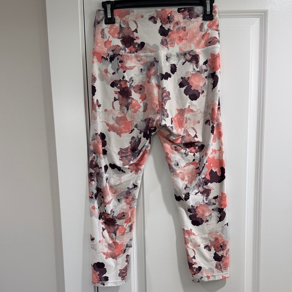 Women's Floral Print Leggings - Picture 3 of 3